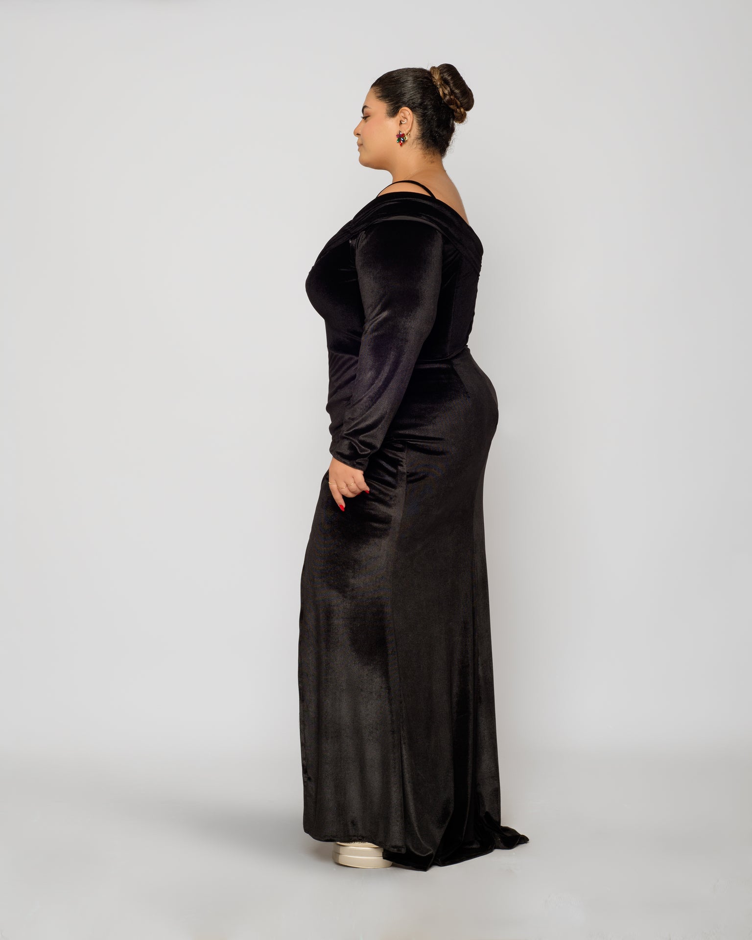 Off Shoulder Velvet Maxi Dress - Black