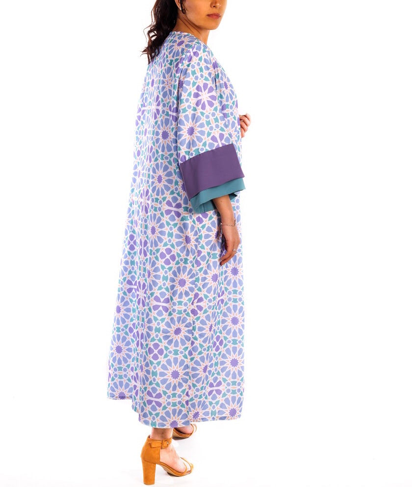 A casual Kimono Open Abaya Style that fits all styles and sizes