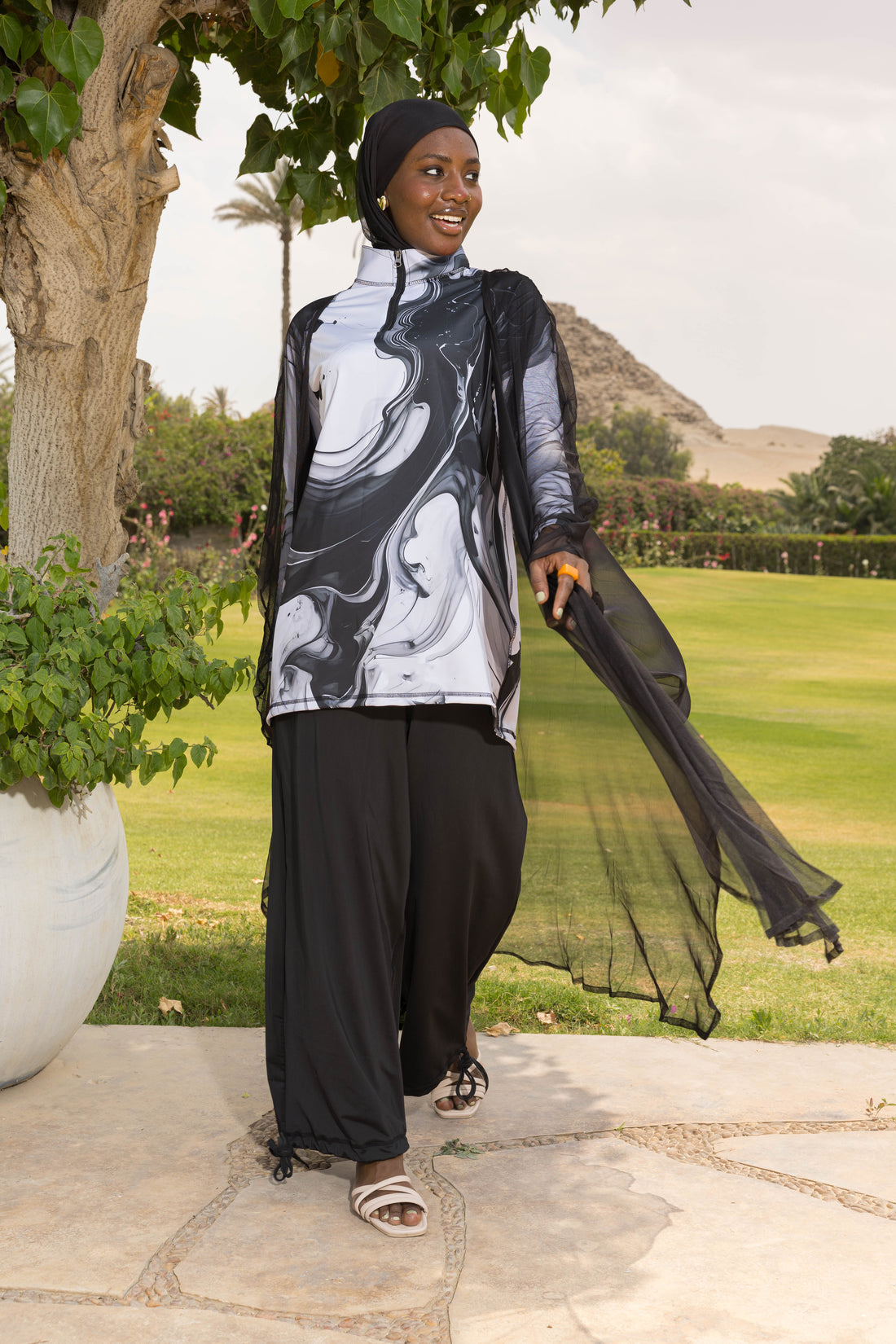 Noir Marble Basic Top