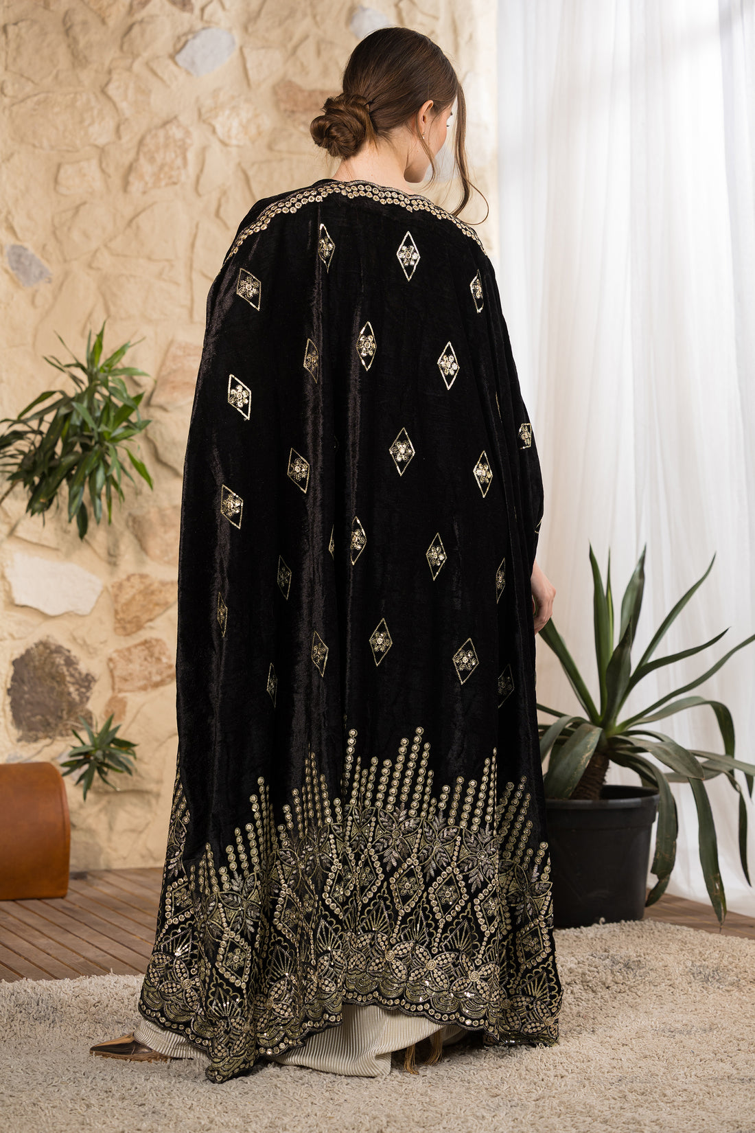 Noir Heritage Embroidered Velvet Abaya